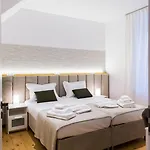 Aigli Seafront Loft-bespoke Design Gem * Kalamáta