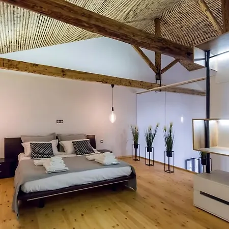 Aigli Seafront Loft-bespoke Design Gem カラマタ