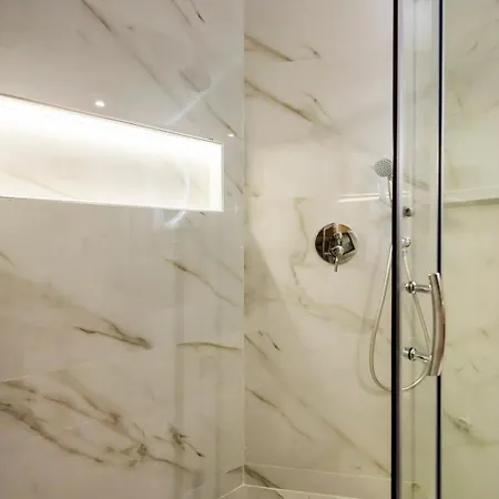 Aigli Seafront Loft-bespoke Design Gem 칼라마타